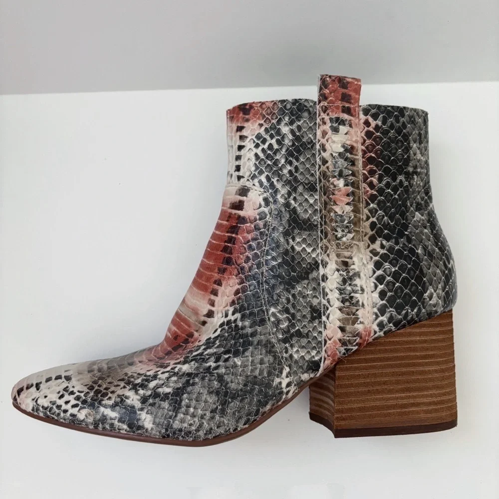 Kork Ease Korks Taupe Snakeskin Leyland Booties Sz 8.5 Western Cowgirl